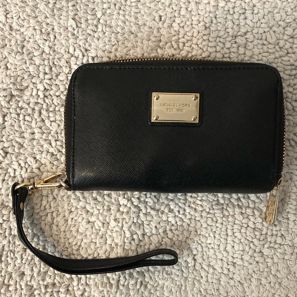 Michael Kors Wristlet/Wallet - Picture 1 of 10
